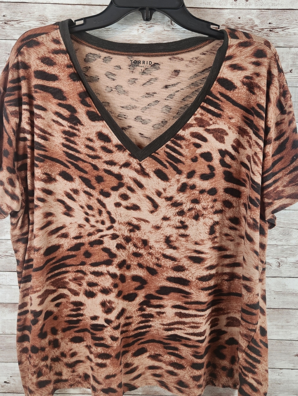 Torrid, Brown & Black V-Neck Leopard Print Top, Size 1 - Picture 7 of 7